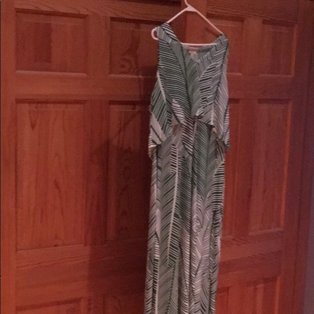Long dress w/open shoulder 3/4 length sleeve.
